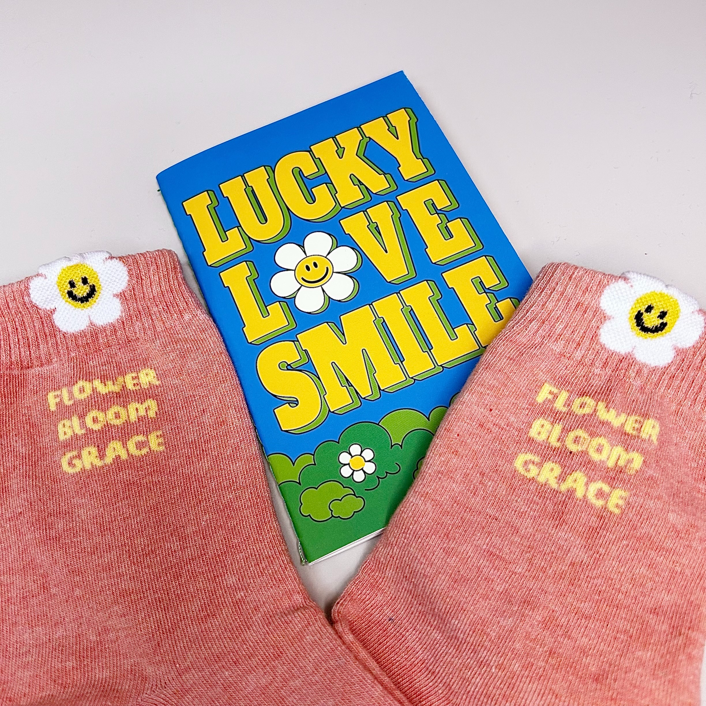 버닛 볼록 레터링 패션 양말 국산 중목 예쁜 캐주얼 아이콘 선물 데일리삭스 - 이미지 2